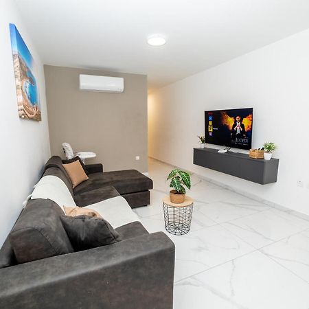 New 3 Bedroom Apartment A1 세인트폴스베이 외부 사진
