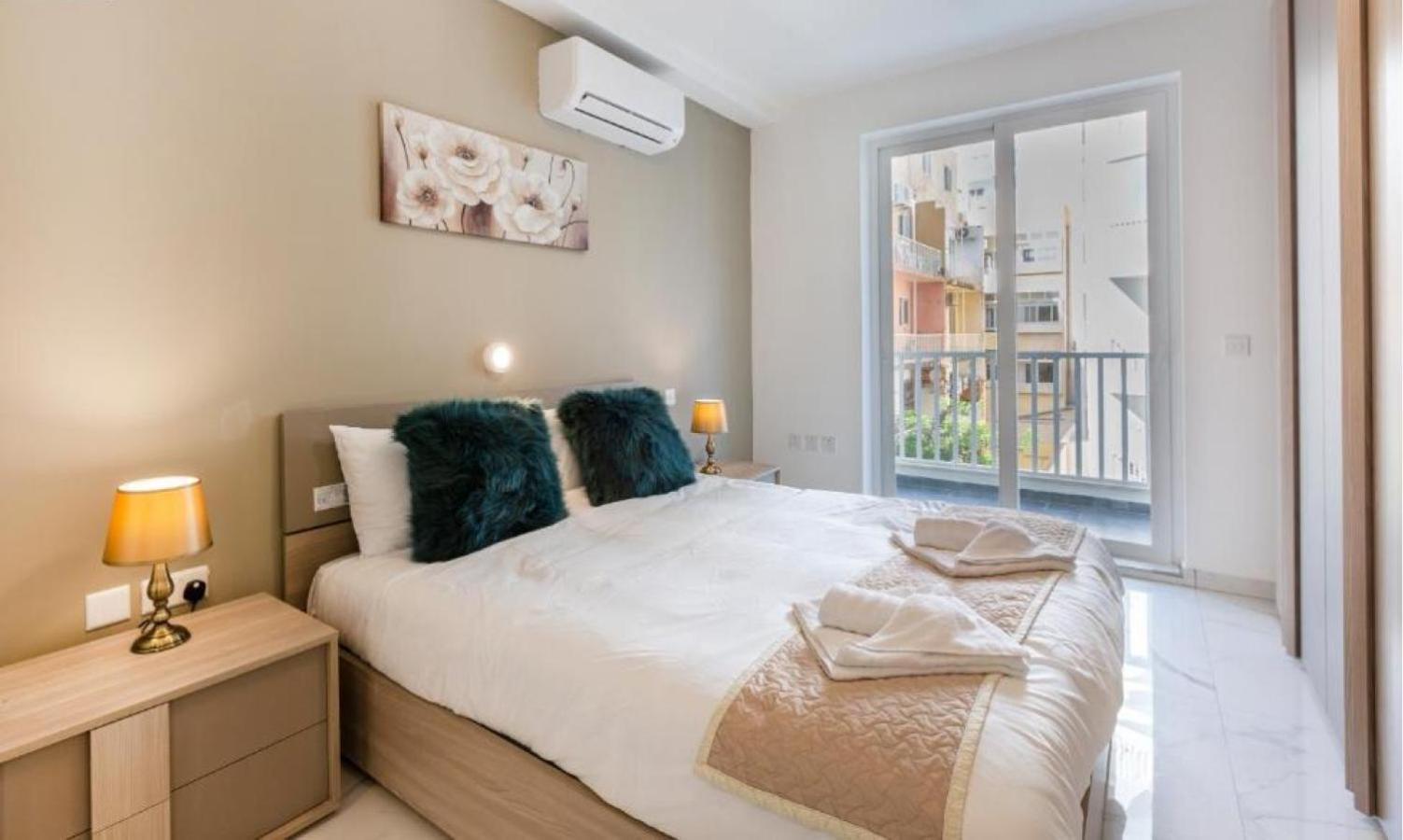 New 3 Bedroom Apartment A1 세인트폴스베이 외부 사진