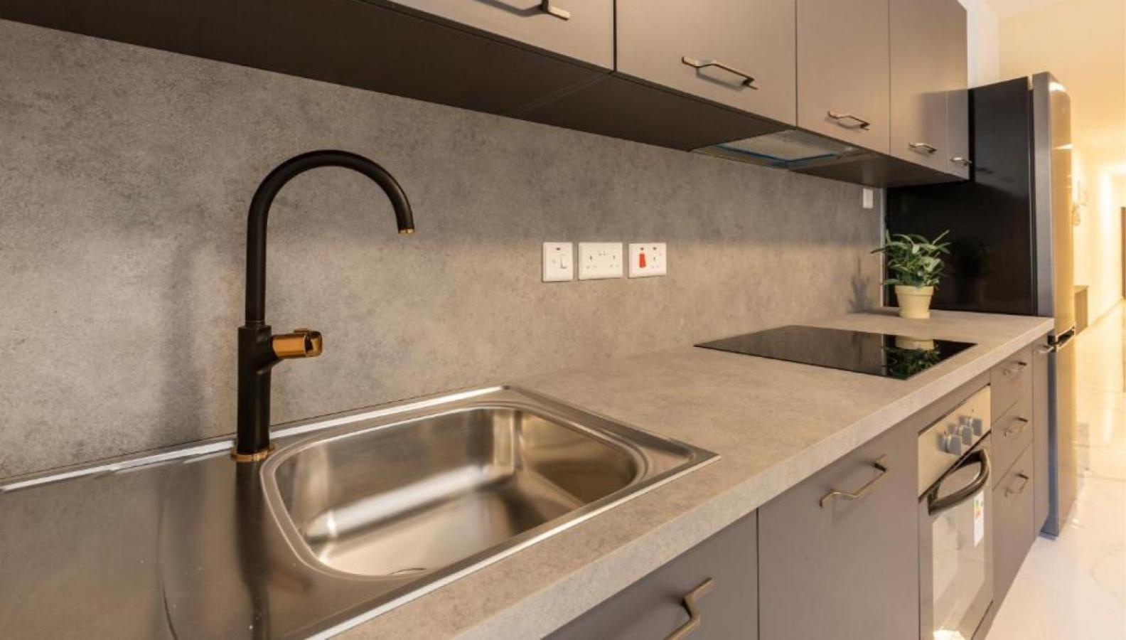 New 3 Bedroom Apartment A1 세인트폴스베이 외부 사진