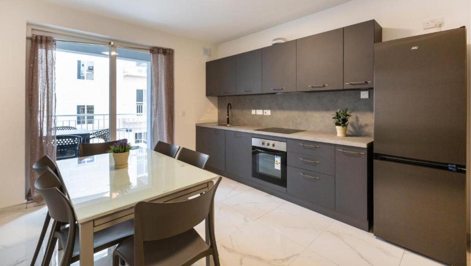 New 3 Bedroom Apartment A1 세인트폴스베이 외부 사진