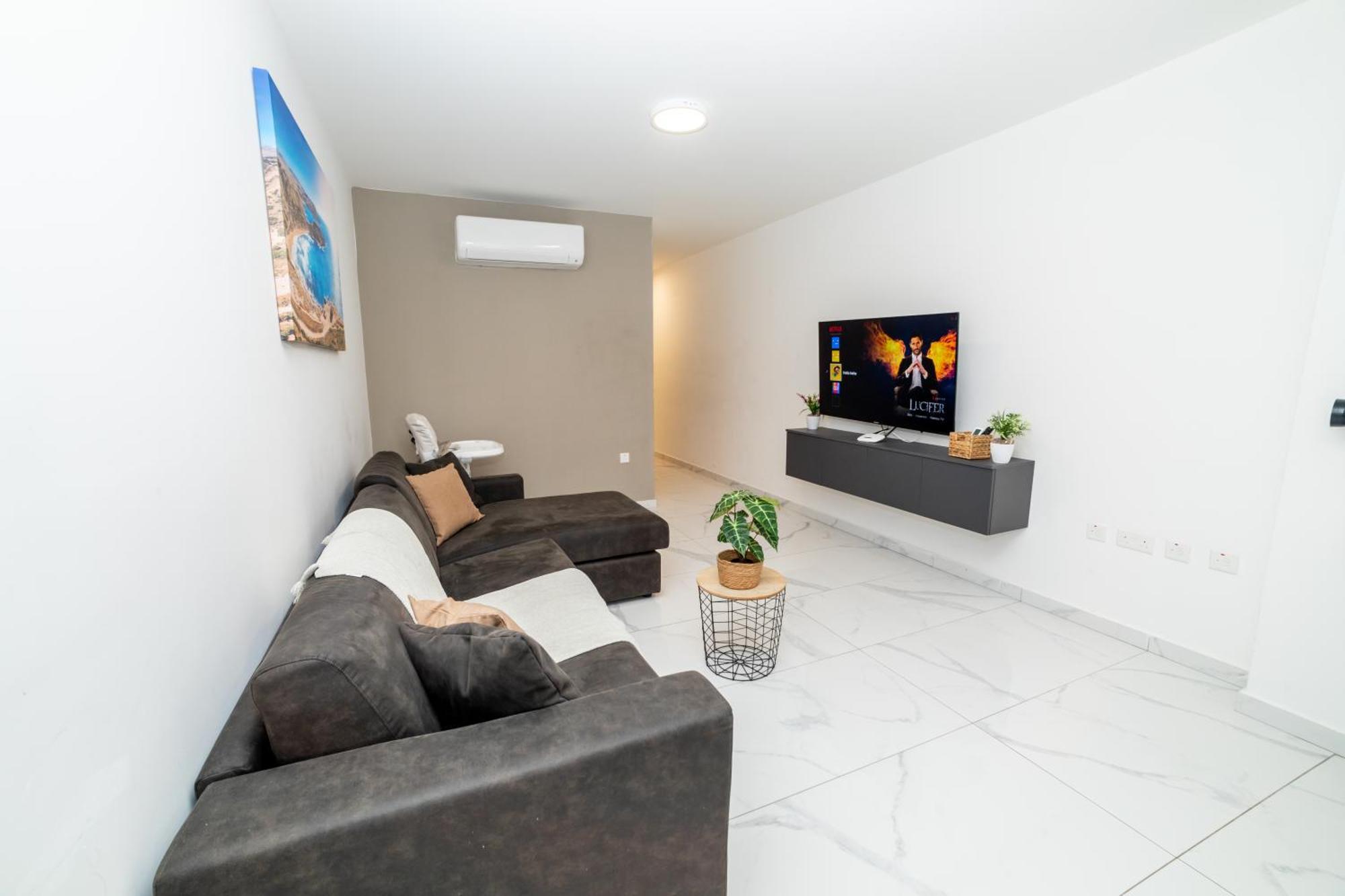 New 3 Bedroom Apartment A1 세인트폴스베이 외부 사진