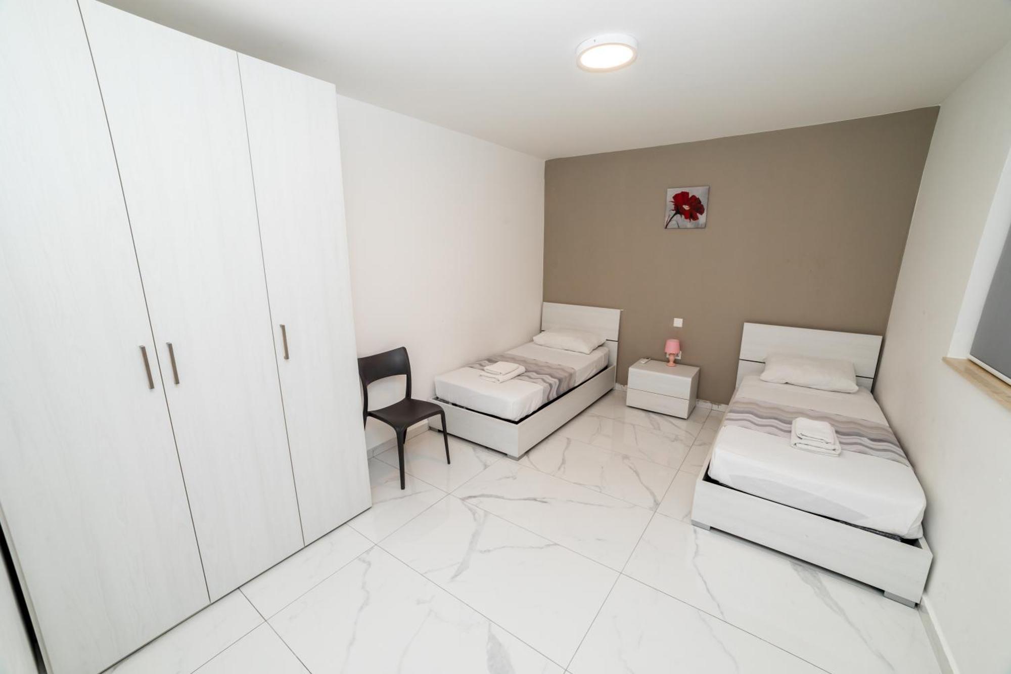 New 3 Bedroom Apartment A1 세인트폴스베이 외부 사진